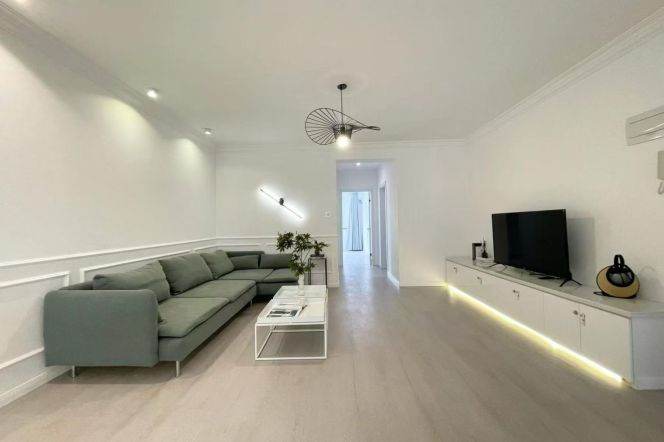 Lovely 2bedrooms elevator Apt+central AC+oven@Hongqiao Rd