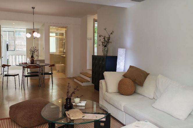 Hongqiao rd,xinhua rd,Xujiahui,quality 3Br wt balcony,N-S transparent