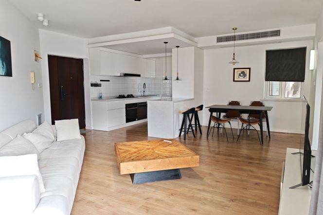 Quality 3Br 2Bt wt Balcony,open kitchen near Changle rd,yuyuan rd