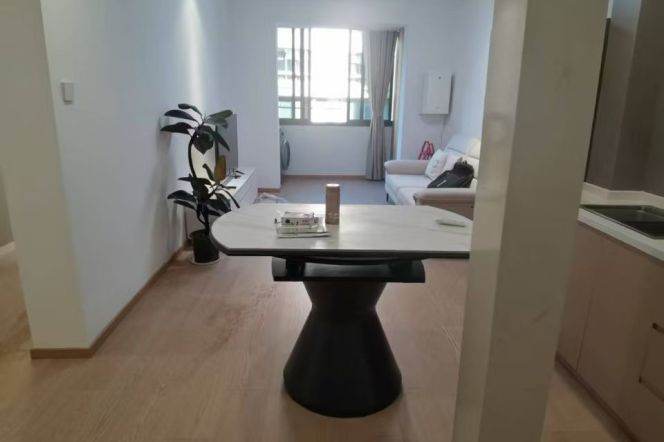 Cozy 1Br with nice dec @L9 Dapuqiao rd 