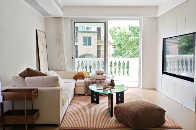 Hongqiao rd,xinhua rd,Xujiahui,quality 3Br wt balcony,N-S transparent