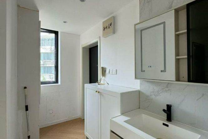 hongqiao rd station one bedroom