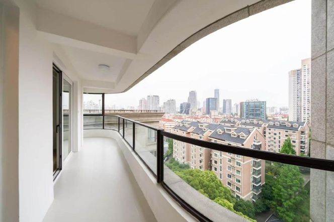 brand new big size 3 brs floor heating open balcony near Hong qiao road line 3,4,10