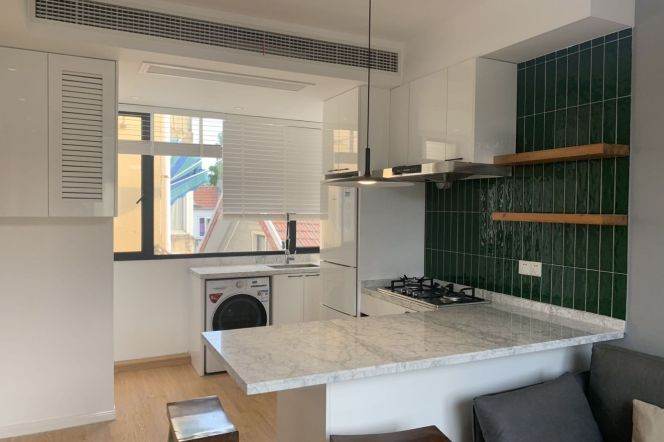 line 1/7 Changshu Road -1bed - wall heating- Oven- open kitchen- super bright 