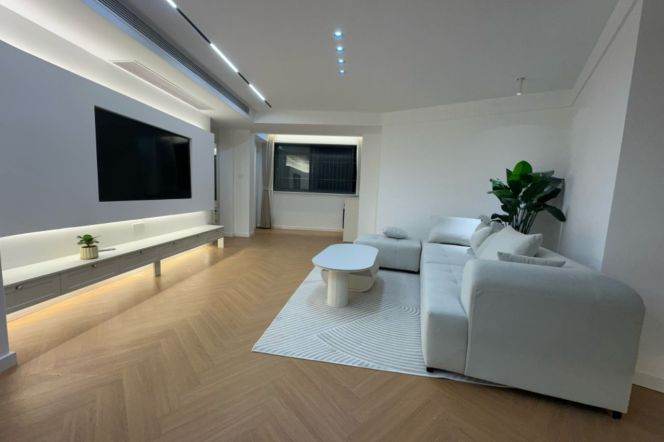 Changshou rd 115 sqm 2 br Apt &floor heating &oven 13.8K