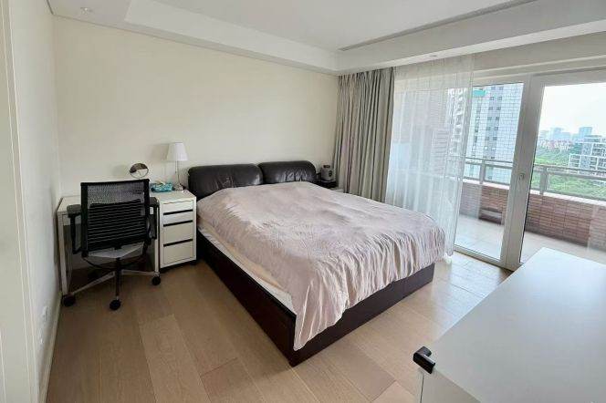 Century Park, 186 sqm, large 3-bers, L 2 Shanghai Science Station