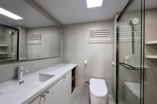 Pudong 180 sqm 3 br Apt/huge living room &oven 19K