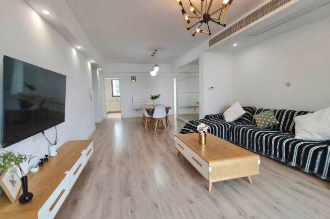 3 Brs, 2 Baths, Balcony/Wall heating/Oven/Dryer, 150 sqm @ Laoximen station L8&10