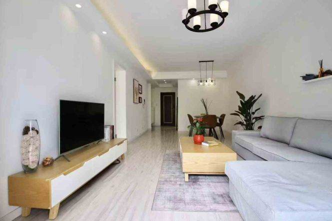 Nice Balcony 2br/2bt Flat in Regent Garden
