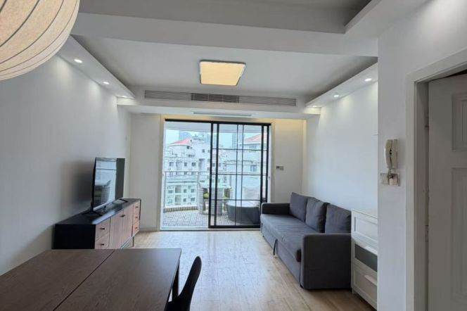 Jing'an bright 3Br 2Bt wt Balcony next to Suzhou Creek,good price