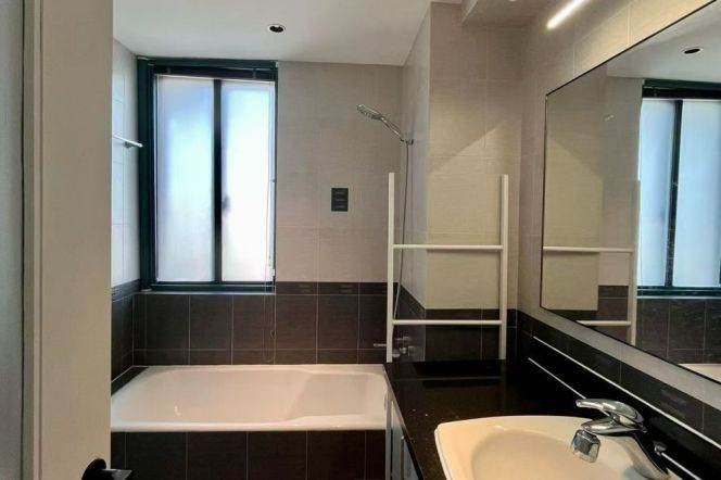 iapm/ 150 sqm 3 br Apt &elevator &big Windows 28K