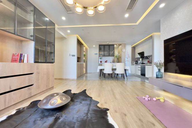 Changle rd 170 sqm 3 br Apt &elevator &big living room 17K