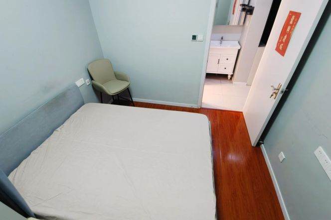 Cozy 1 br next NYU shanghai, 4 mins walking to L 6/8/11 Oriental sports center st.