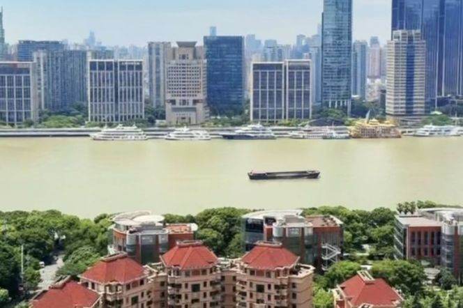 inBrand new decoration 4brs with floor heating and balcony in Pudong