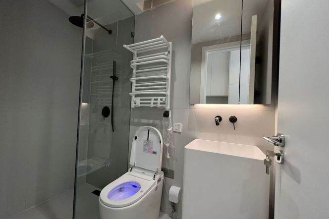 Cozy one bedroom apt+Floor heating+central AC+Oven @Line7 Changping Rd