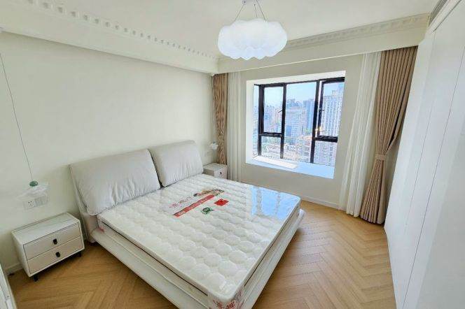 2 Brs, 2 Baths, Floor heating/Central ac/Oven/Dryer, 120 sqm @ Shanghai stadium L4