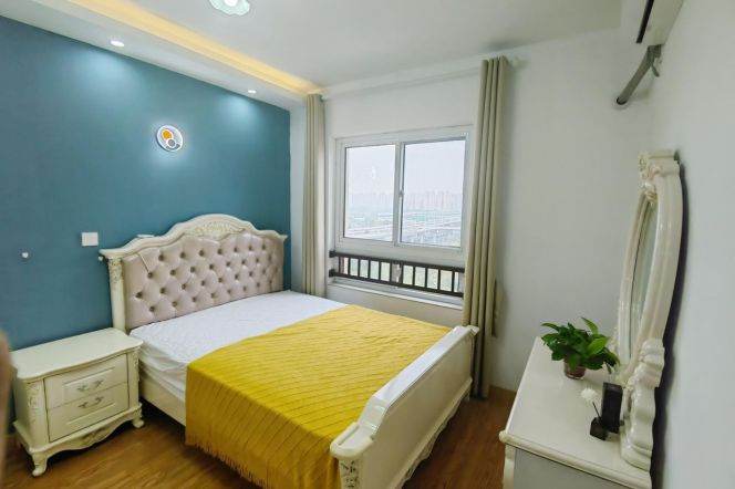 Cozy 1  br next metro stop of line 8 LingzhaoXinCun St. near NYU shanghai