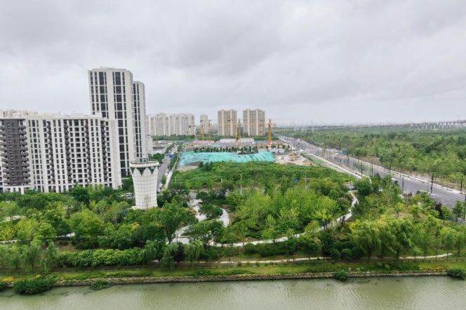Bright 3 br near NYU shanghai, easy to L 8 LingZhaoXinCun St.