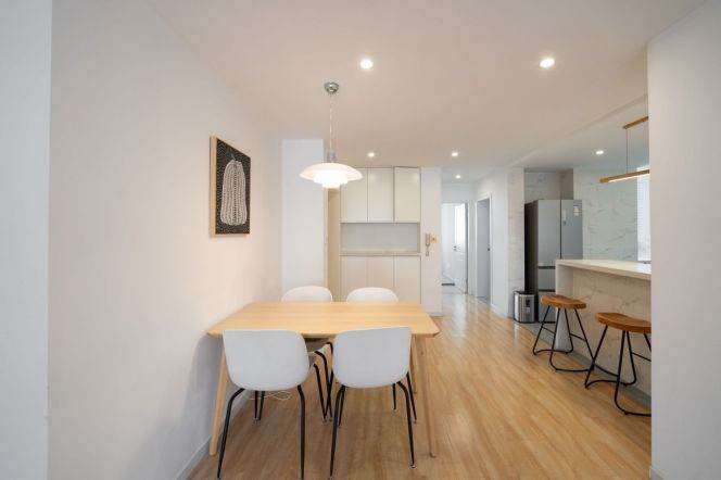 2+1 Rooms, 2 Baths with Open Balcony/Floor heating/Oven, 130 sqm @ Hongqiao metro L3,4&10