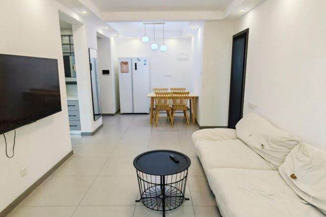 Good price 2 br near NYU shanghai, easy to Line 8 LingZhaoXinCun St.
