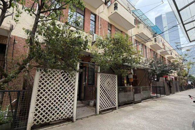 Spacious whole lane house 250sqm Nanjing(w) Rd 29.8k