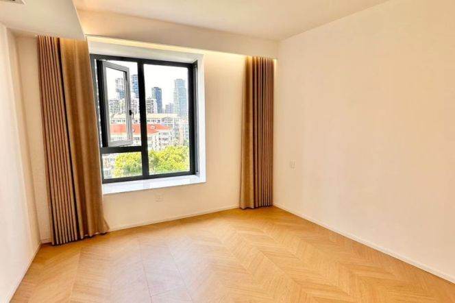   Bright 3-Bedroom Home with North-South Ventilation, Central Air & Underfloor Heating