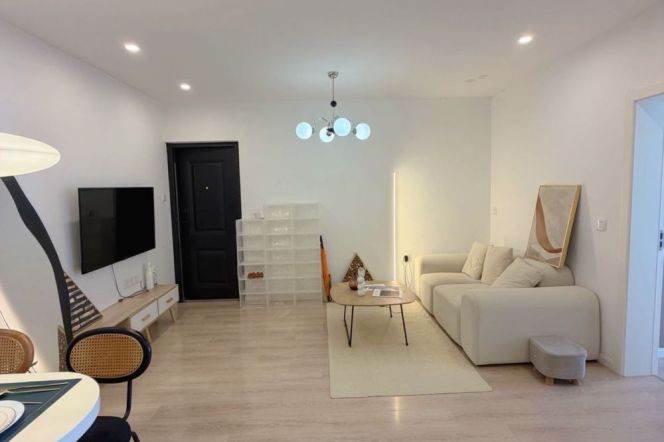 Xujiahui 110 sqm 2 br modern Apt &elevator 12.5K