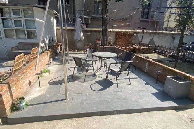 Spacious 1Br lane House with Patio @IAPM