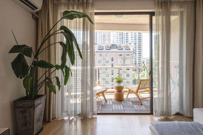 2+1 Rooms, 2 Baths with Open Balcony/Floor heating/Oven, 130 sqm @ Hongqiao metro L3,4&10