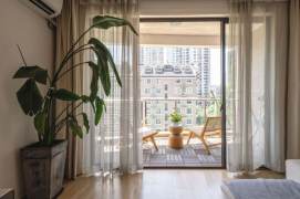 2+1 Rooms, 2 Baths with Open Balcony/Floor heating/Oven, 130 sqm @ Hongqiao metro L3,4&10