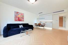 Yuyuan rd 85 sqm 1 br stylish Apt &floor heating &oven 12k