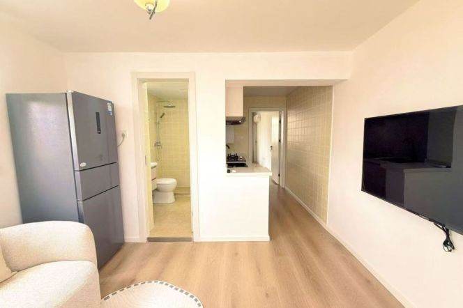 Lovely bright 1BR APT Yuyuan Rd Jiangsu rd 6.8k
