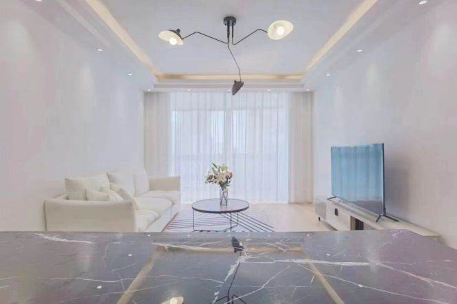 Elevator 2br Apt close to Hongqiao Road metro