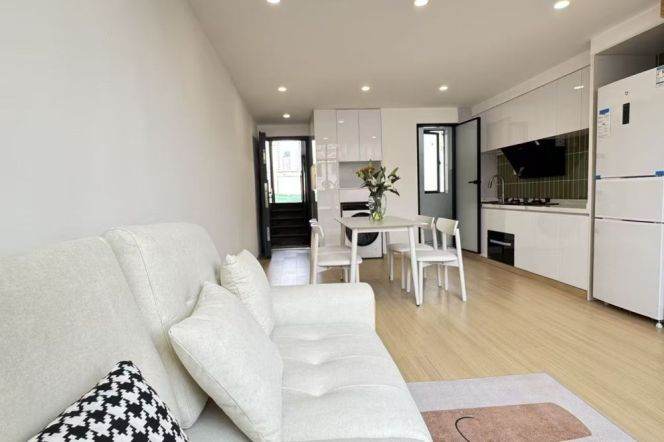 Jing'an Temple/South Shaanxi Loft with Oven