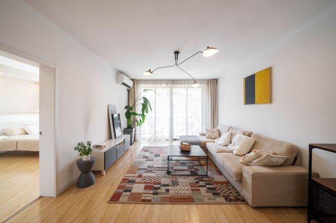 2+1 Rooms, 2 Baths with Open Balcony/Floor heating/Oven, 130 sqm @ Hongqiao metro L3,4&10