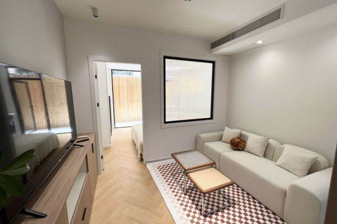 Lovely modern decorated 1 BR with outdoor yard near Zhongshan Park 