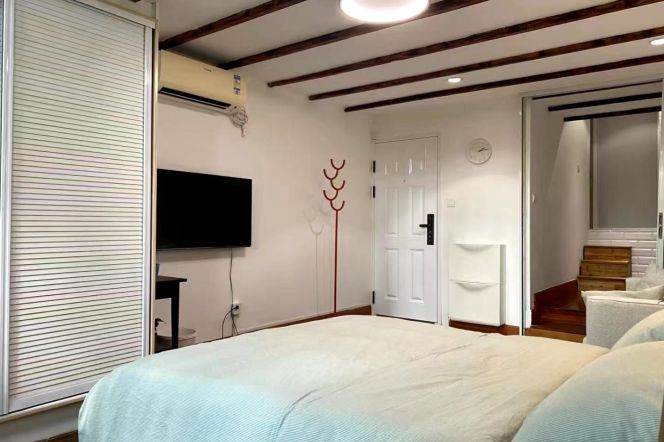 1Studio near line 1/10/12 and convenient to Jiao'tong University can long and short lease