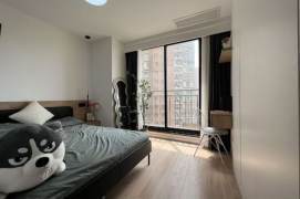 Modern bright quiet flat with big windows central AC @ line 7, 13,14 
