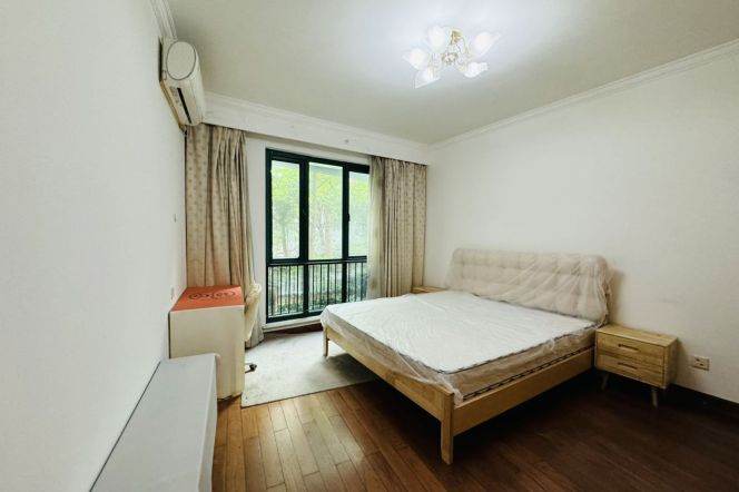 Modern decoration 2brs with garden in Pudong 
