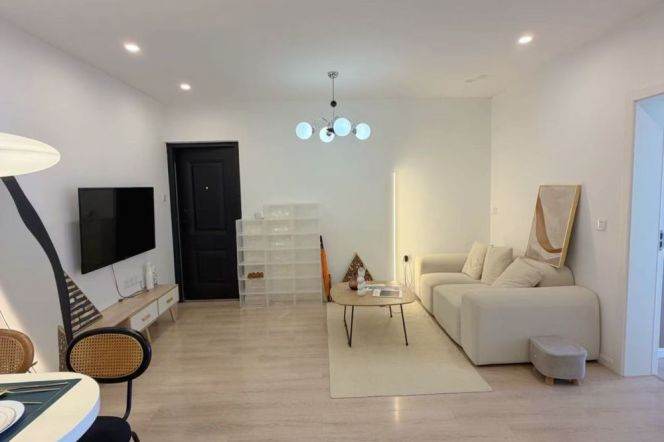 Modern 2brs/100sqm & elevator @Xujiahui & Line 1/9/11