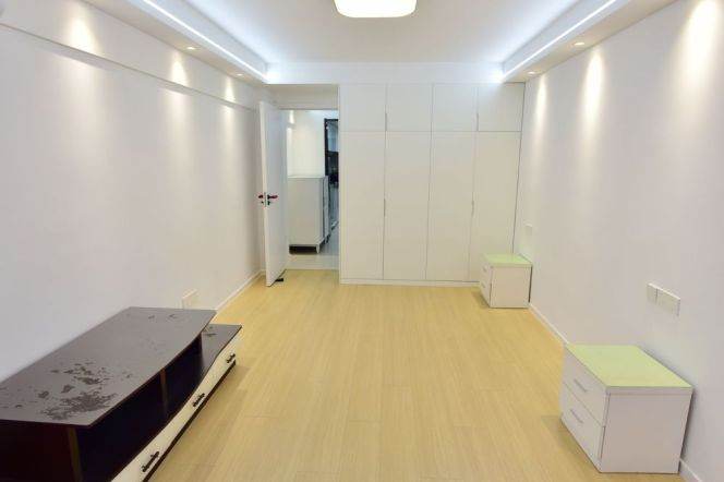 Valuable/Brandnew Xiangyang/Huaihai Rd 1+1BR with Elevator 9.8K 