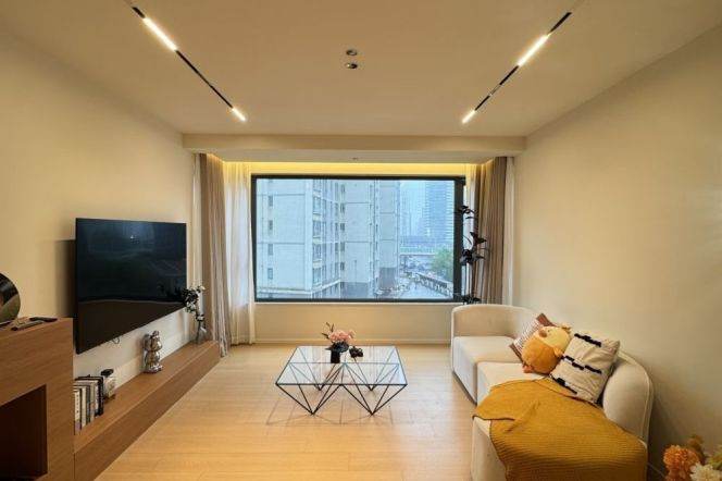W.Nanjing Rd 2Br 1CloakR 2Bt wt French Window,modern design