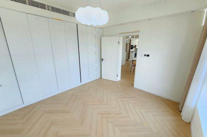 2 Brs, 2 Baths, Floor heating/Central ac/Oven/Dryer, 120 sqm @ Shanghai stadium L4