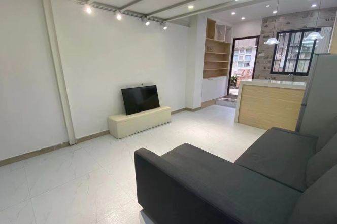 Spacious 1Br lane House with Patio @IAPM