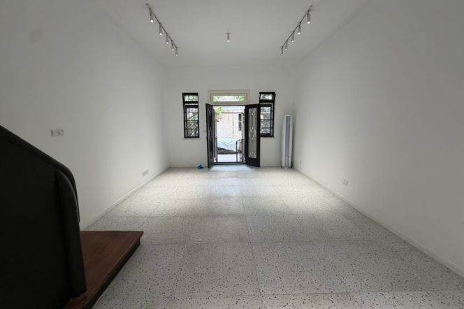 Spacious whole lane house 250sqm Nanjing(w) Rd 29.8k