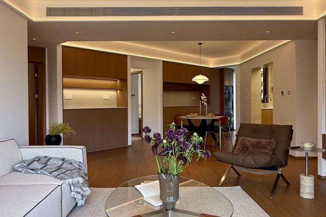   Bright River-view 3-Bedroom Apartment with Full Heating & High-end Appliances