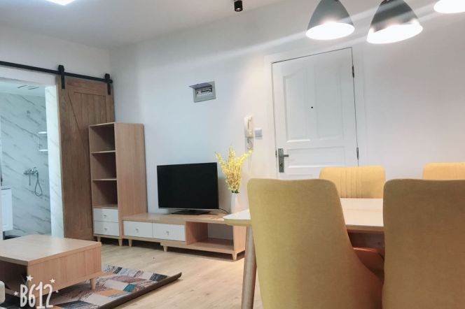 Jing'an changping rd 110 sqm 2 br Apt &elevator for 10.5K