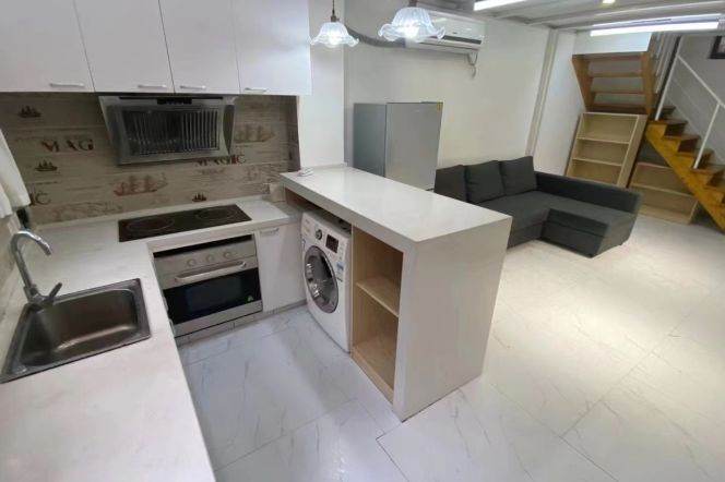 Spacious 1Br lane House with Patio @IAPM