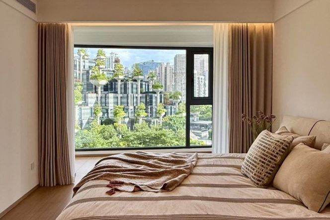   Bright River-view 3-Bedroom Apartment with Full Heating & High-end Appliances