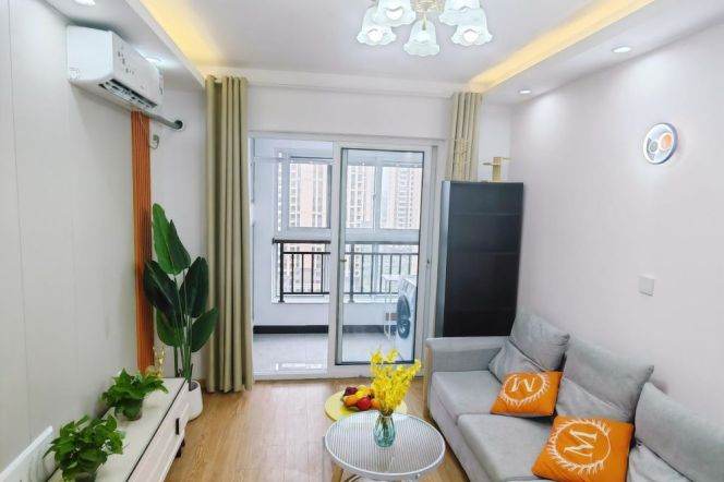 Cozy 1  br next metro stop of line 8 LingzhaoXinCun St. near NYU shanghai